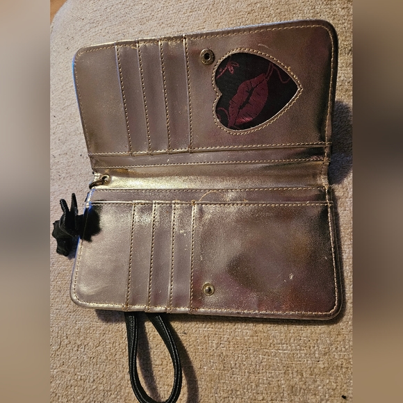 Betsey Johnson wristlet wallet- puffy black hearts - Picture 6 of 11